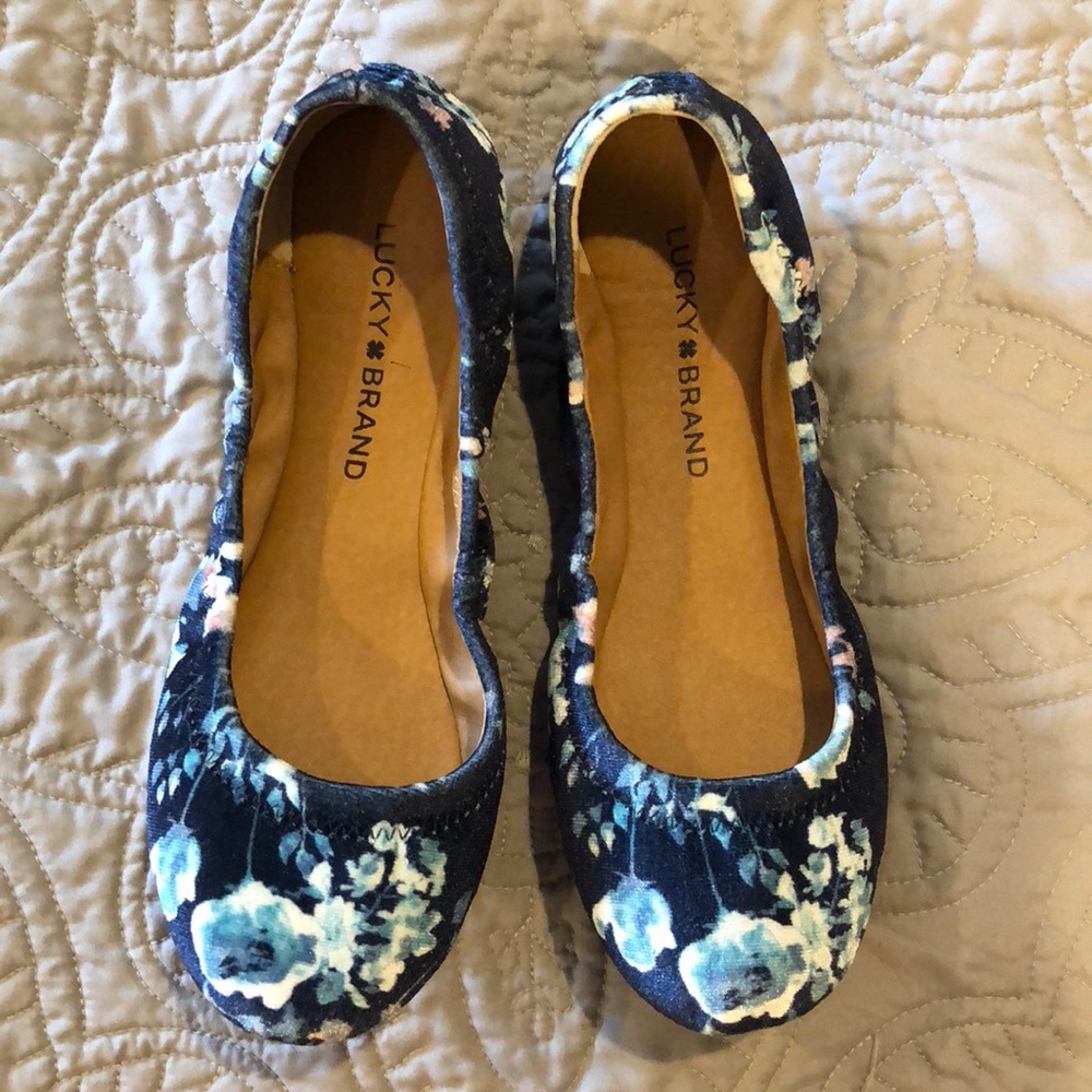 Lucky Brand navy floral ballet flat size 6